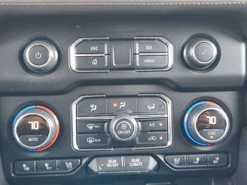 Used 2021 Chevrolet Tahoe High Country w/ Premium Package image 12