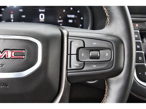 Used 2024 GMC Yukon XL AT4 w/ AT4 Premium Package AWD/4WD image 17