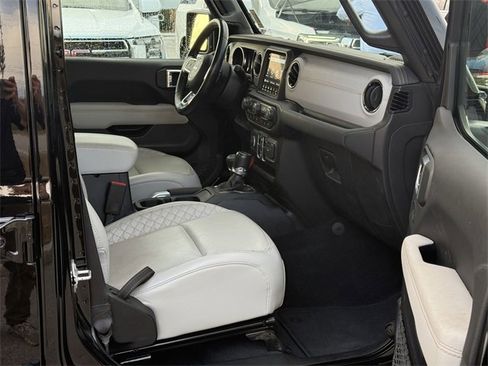 Used 2021 Jeep Gladiator Overland image 16