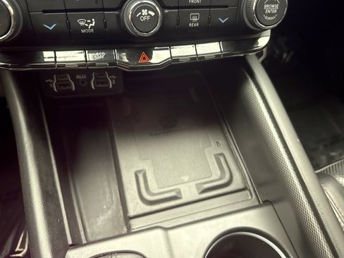 Used 2022 Dodge Durango R/T w/ Blacktop Package AWD/4WD image 17