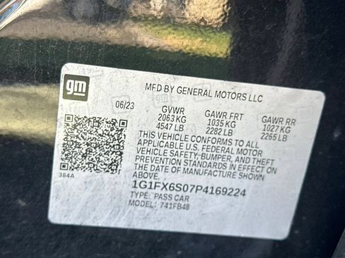 Used 2023 Chevrolet Bolt LT w/ Infotainment Package FWD image 28