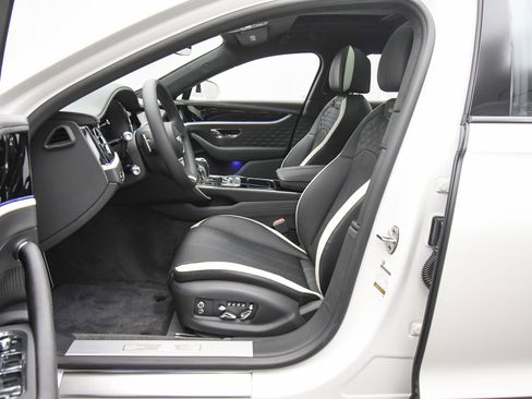 Used 2025 Bentley Flying Spur Plug-In Hybrid AWD/4WD image 19