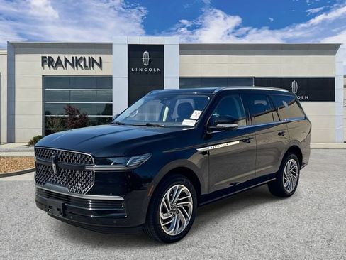 Used 2025 Lincoln Navigator Reserve AWD/4WD image 3