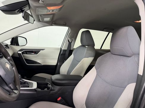 Used 2020 Toyota RAV4 XLE FWD image 10