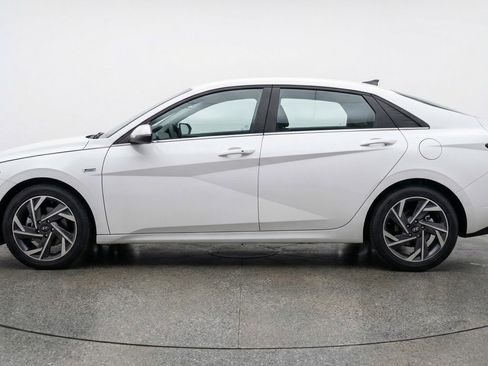 Used 2025 Hyundai Elantra SEL image 5