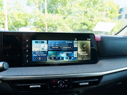 New 2025 Nissan Kicks SV w/ SV Premium Package image 13