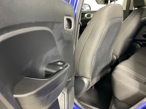 Used 2023 Hyundai Venue SEL image 14