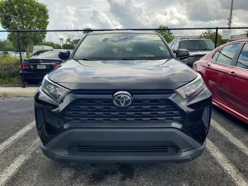 Used 2022 Toyota RAV4 LE FWD image 2