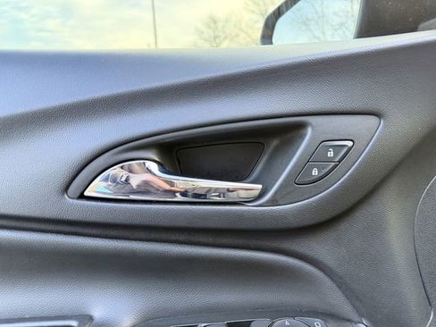 Used 2022 Chevrolet Equinox LT image 11