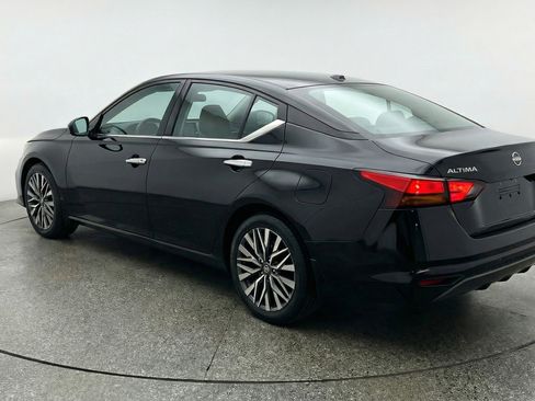 Used 2025 Nissan Altima 2.5 SV image 6