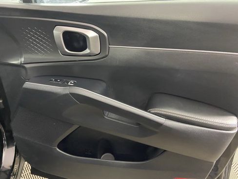 Used 2024 Kia Sorento S image 10