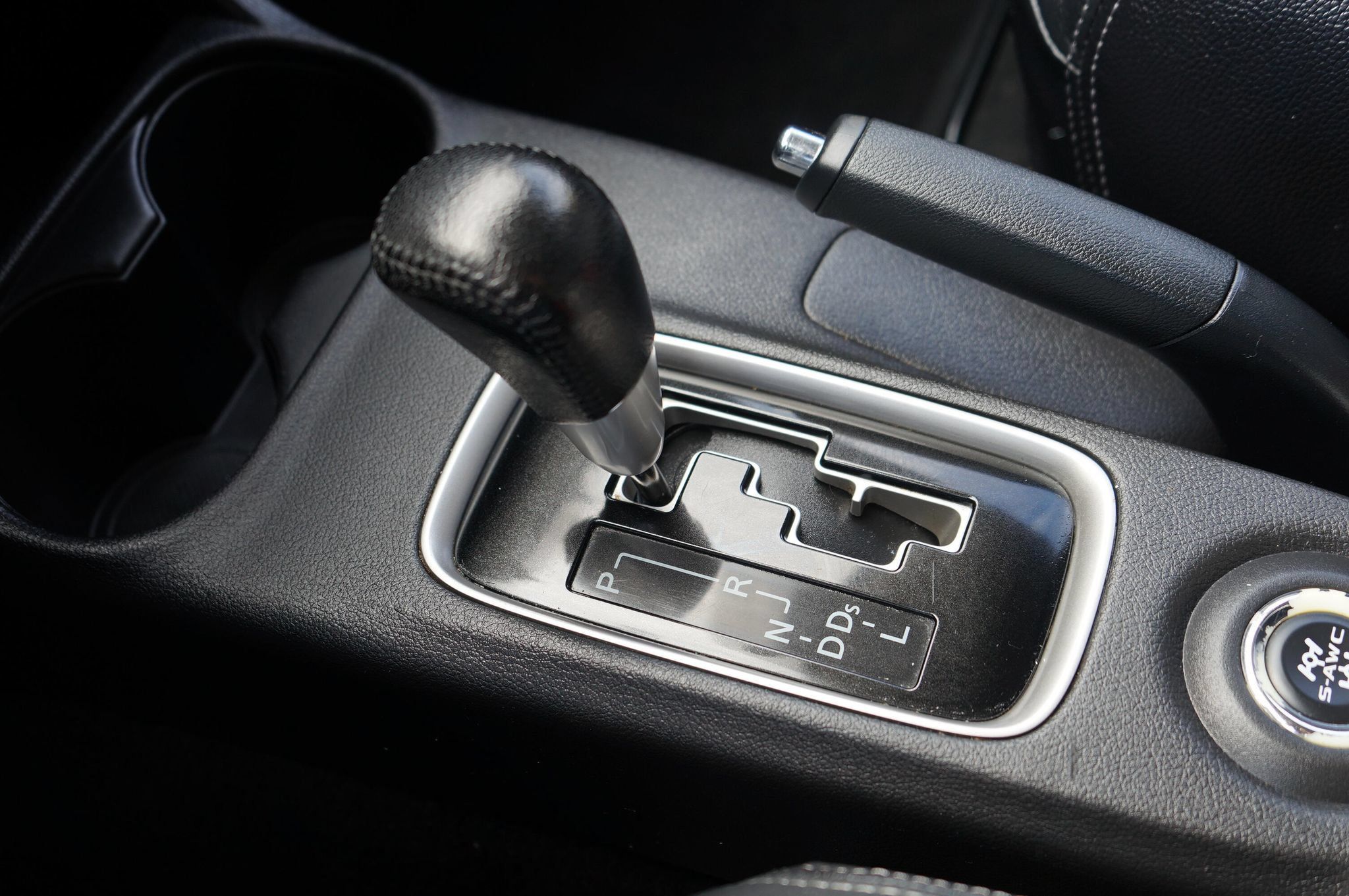 Used 2016 Mitsubishi Outlander SEL AWD/4WD image 17