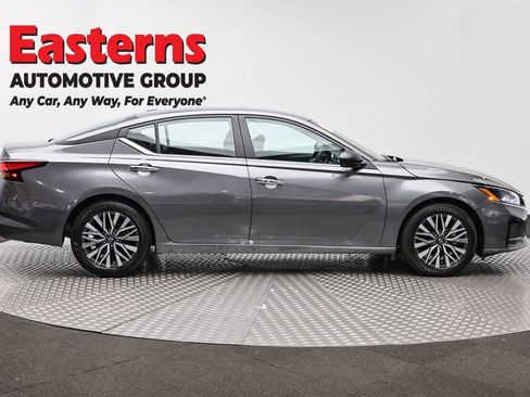 Used 2025 Nissan Altima 2.5 SV image 4