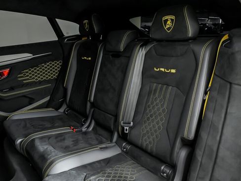 Used 2023 Lamborghini Urus Performante AWD/4WD image 21