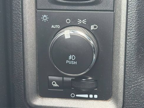 Used 2018 RAM 1500 Express w/ Express Value Package AWD/4WD image 16