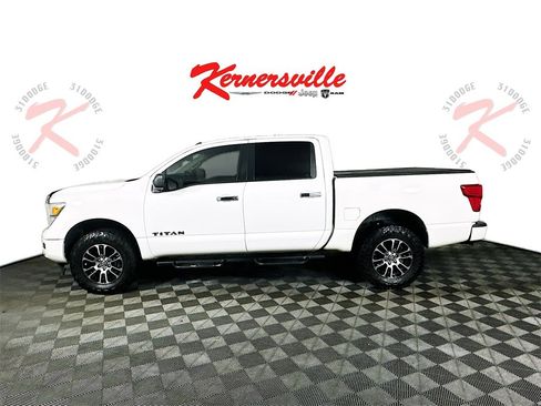 Used 2021 Nissan Titan SV w/ SV Convenience Package image 4