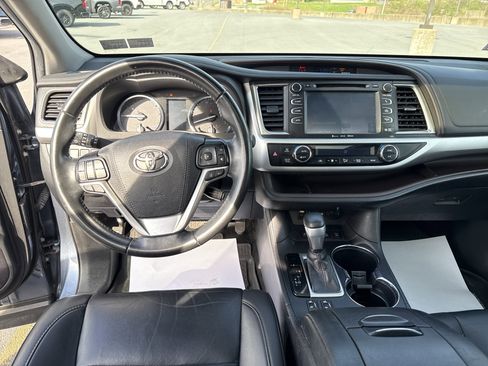Used 2019 Toyota Highlander XLE image 15
