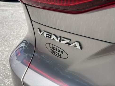 Used 2023 Toyota Venza XLE AWD/4WD image 7