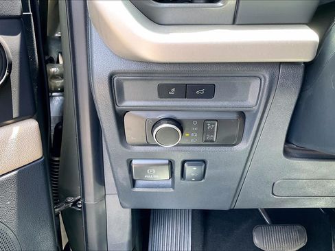 Used 2024 Ford Expedition XLT AWD/4WD image 33