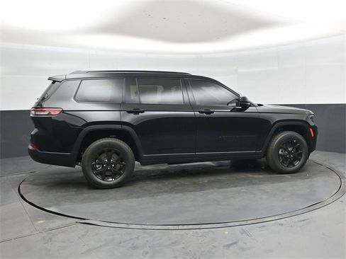 New 2025 Jeep Grand Cherokee L Altitude image 2