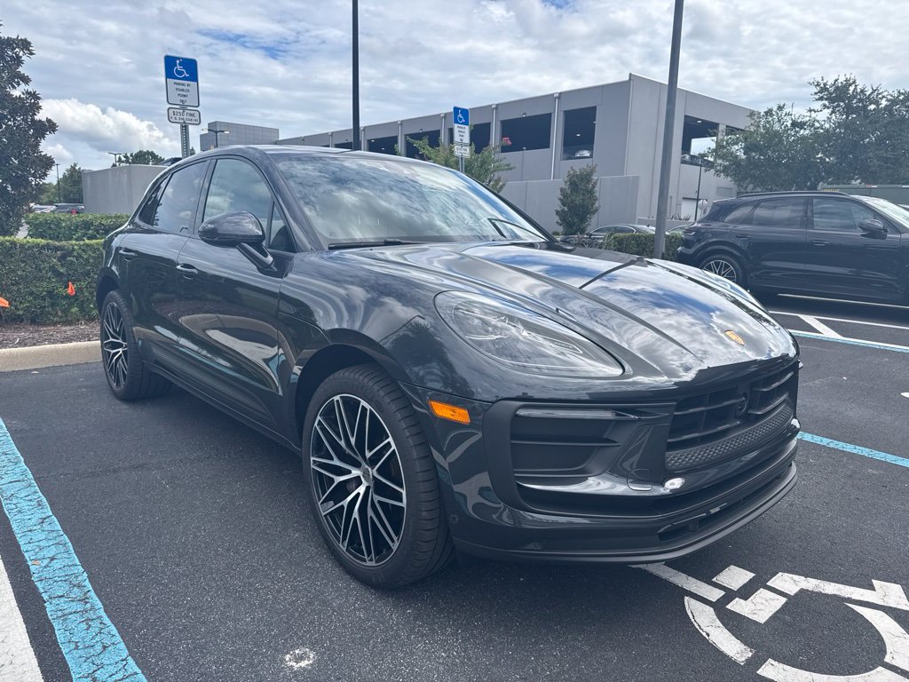 Certified 2026 Porsche Macan AWD/4WD image 5