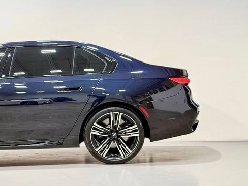 Used 2025 BMW 760i xDrive AWD/4WD image 19