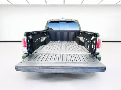 Used 2022 Toyota Tacoma TRD Sport w/ Technology Package image 16