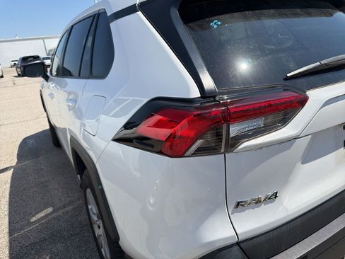 Used 2022 Toyota RAV4 LE FWD image 8