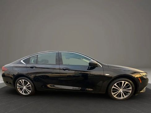 Used 2018 Buick Regal Essence image 4