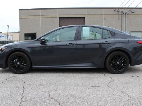 Used 2025 Toyota Camry SE image 4