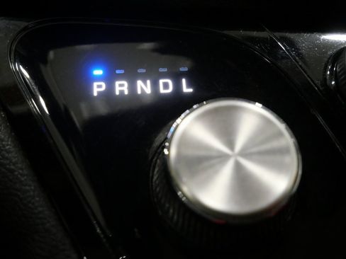 Used 2020 Chrysler Pacifica Limited w/ Quick Order Package 27H Red S image 23