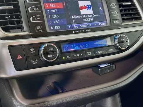 Used 2019 Toyota Highlander Limited FWD image 14