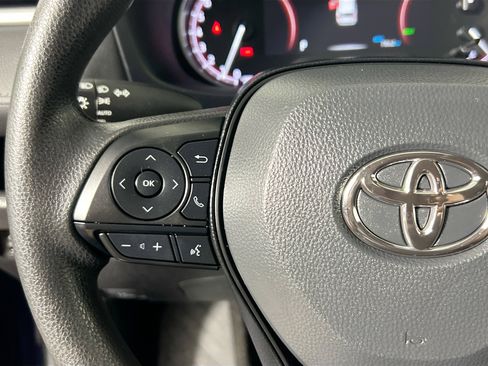 Used 2025 Toyota RAV4 XLE image 18