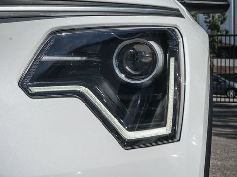 Certified 2025 Kia Niro EX FWD image 6