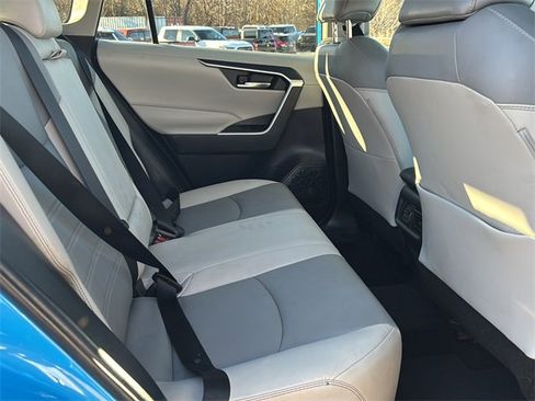 Used 2021 Toyota RAV4 XLE Premium image 12