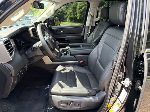 Used 2022 Toyota Tundra Limited w/ Power Package RWD image 9