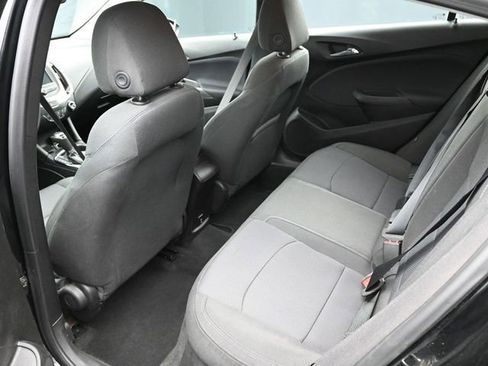 Used 2018 Chevrolet Cruze LT FWD image 10