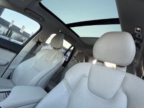 Used 2016 Volvo XC90 T6 Momentum w/ Momentum Plus Package image 23