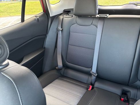 Used 2025 Chevrolet Trax LT w/ LT Convenience Package image 38