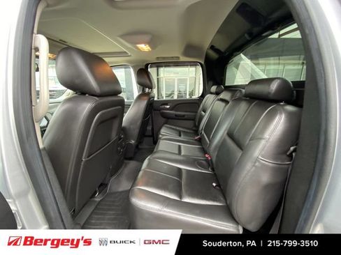 Used 2013 Chevrolet Avalanche LT w/ Suspension Package, Off-Road AWD/4WD image 8