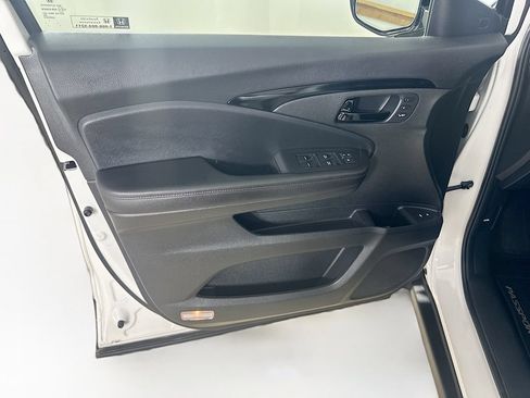 Used 2025 Honda Passport Black Edition image 11