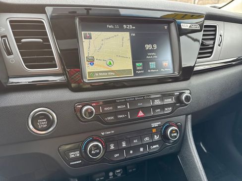 Used 2017 Kia Niro Touring image 40