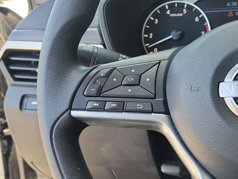Used 2025 Nissan Altima 2.5 SV FWD image 23