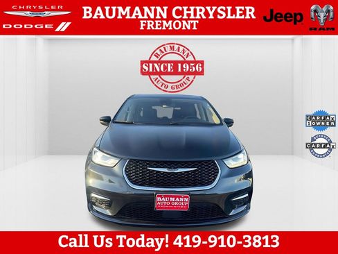 Used 2023 Chrysler Pacifica Touring-L image 14