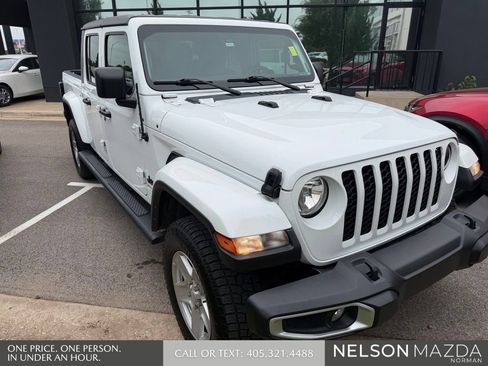 Used 2023 Jeep Gladiator Sport AWD/4WD image 3