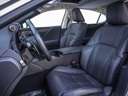 Certified 2025 Lexus ES 300h w/ Luxury Package FWD image 10