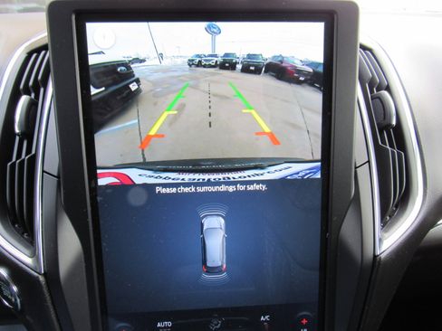 Used 2024 Ford Edge Titanium image 40