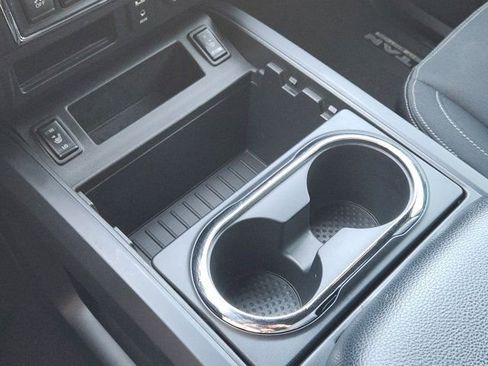 Used 2018 Nissan Titan SV w/ SV Convenience Package image 23