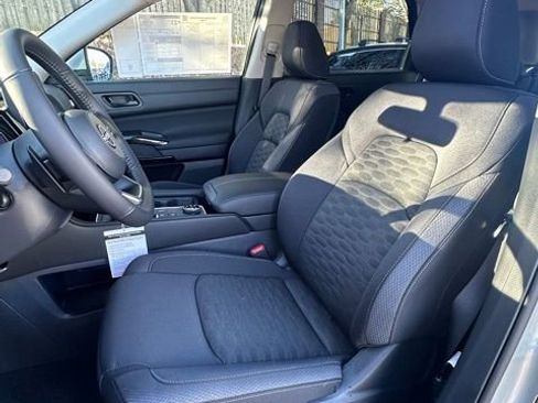 New 2025 Nissan Pathfinder SV w/ SV Premium Package image 16
