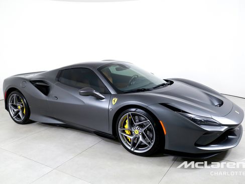 Used 2022 Ferrari F8 Tributo image 3